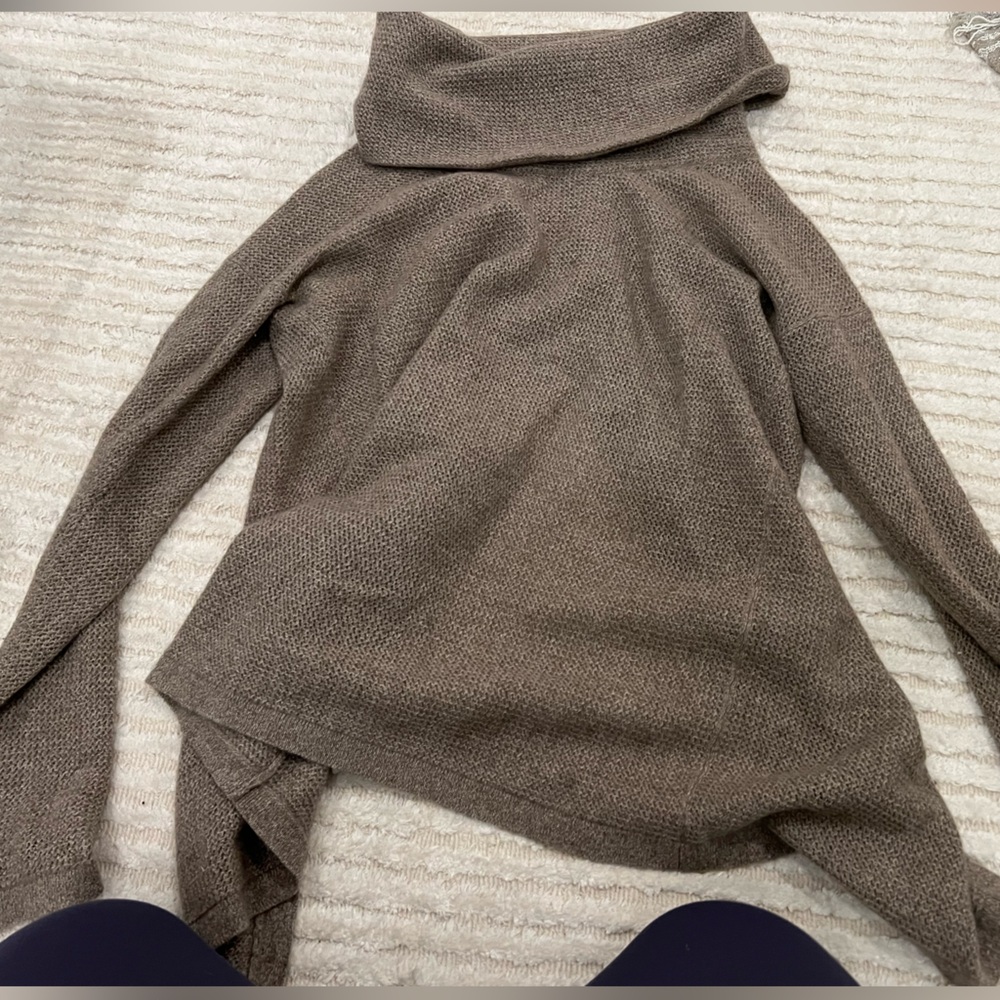 Saks Fifth Avenue Cashmere Sweater size M